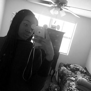 Meet your Posher, Alexia